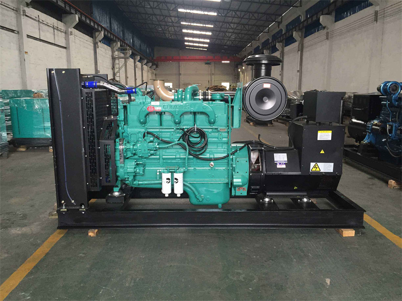 西城如何判断一个电压表是否具有自动量程切换功能？