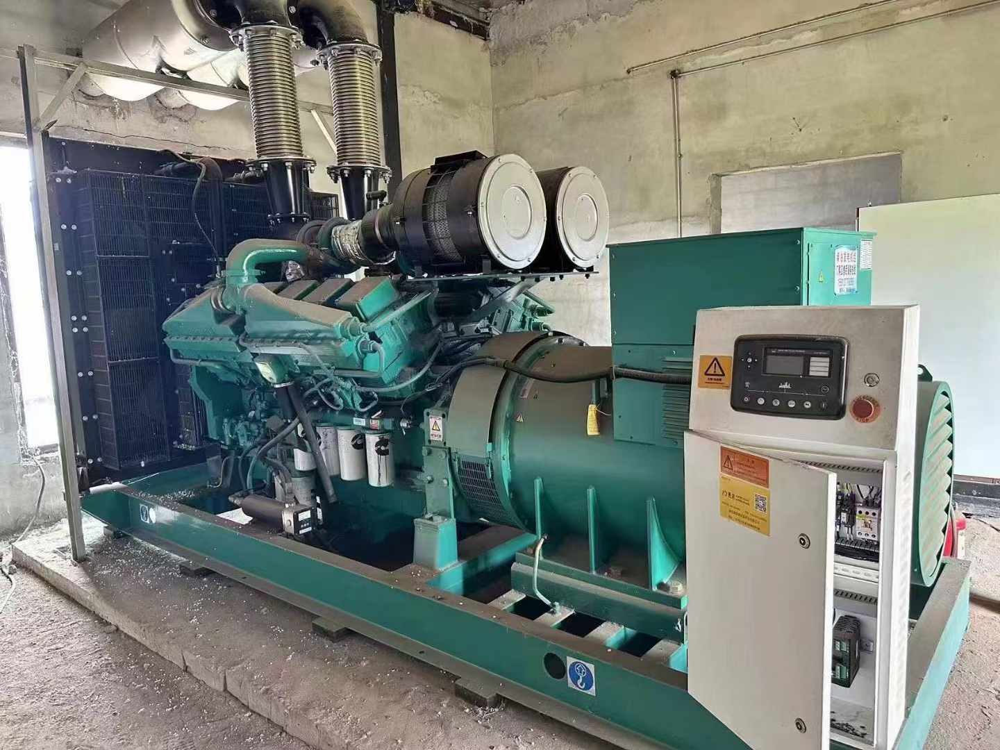 西城无功补偿装置的性能评估需要考虑哪些因素？