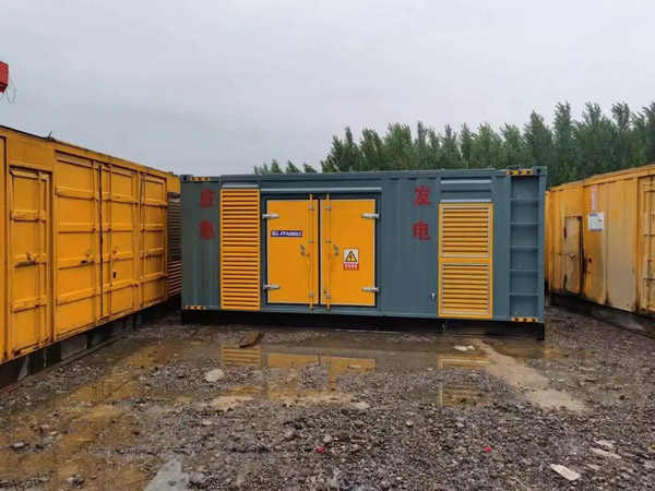 西城柴油发电机如何判断干式空气滤清器是否需要更换？